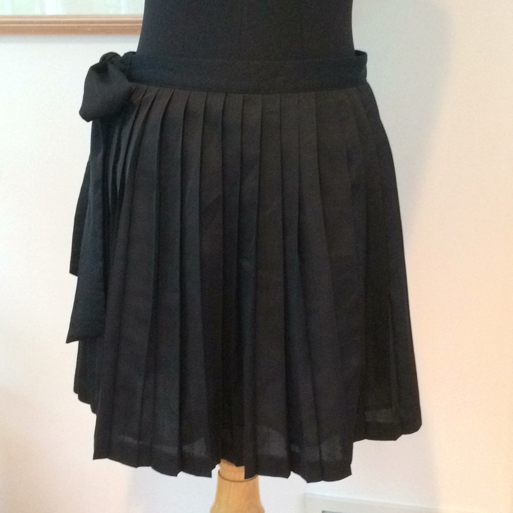 Pleated Skirt with Bow
